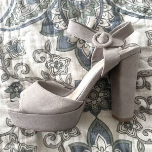 Qupid Women’s Chunky Platform Heels Light Gray Size 9